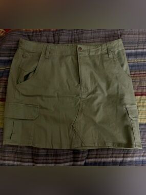 True Religion Men's Cargo Shorts Size 34 Olive Green Twill Utility Streetwear